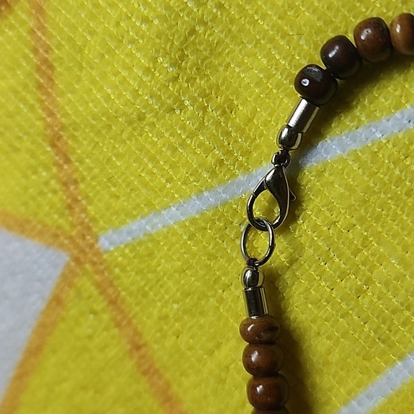 NWT- Beautiful Wooden Necklace and Dangle Earrings in Brown - Picture 9 of 11